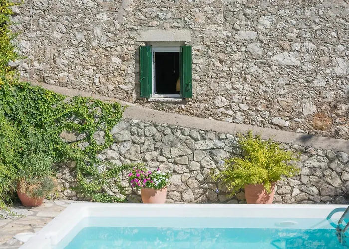 Semesterbostad The Old House - Collection